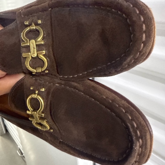 Ferragamo 9AA Narrow Suede Flats Gold Buckle Leather Bottom Italy - Picture 2 of 11